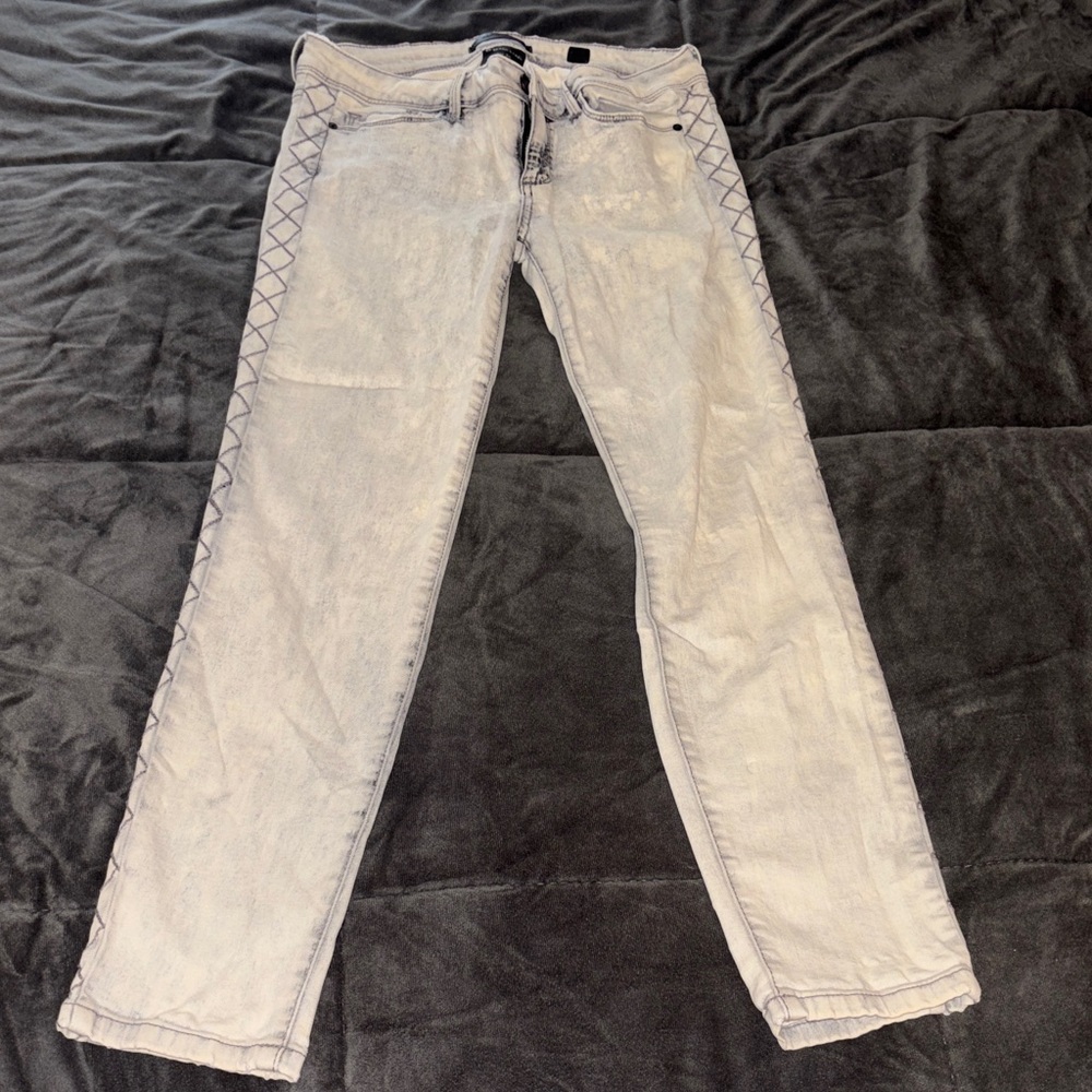 Light wash women’s jeans